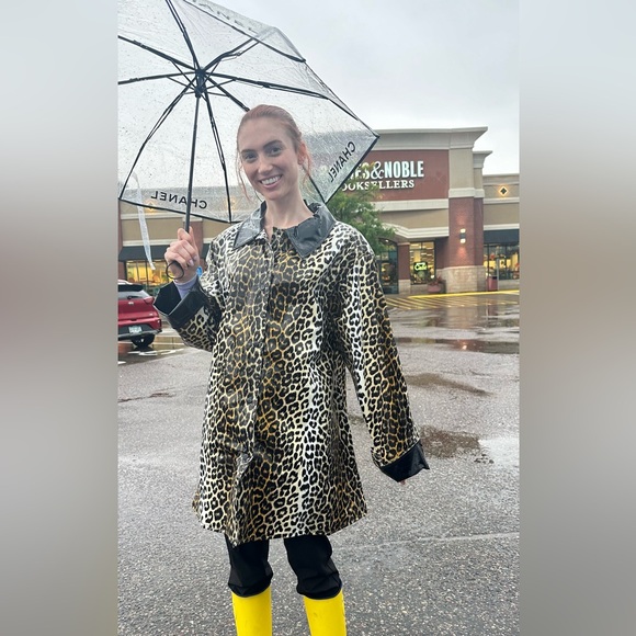 Leopard Rain Coat 🌧️ - Picture 4 of 8